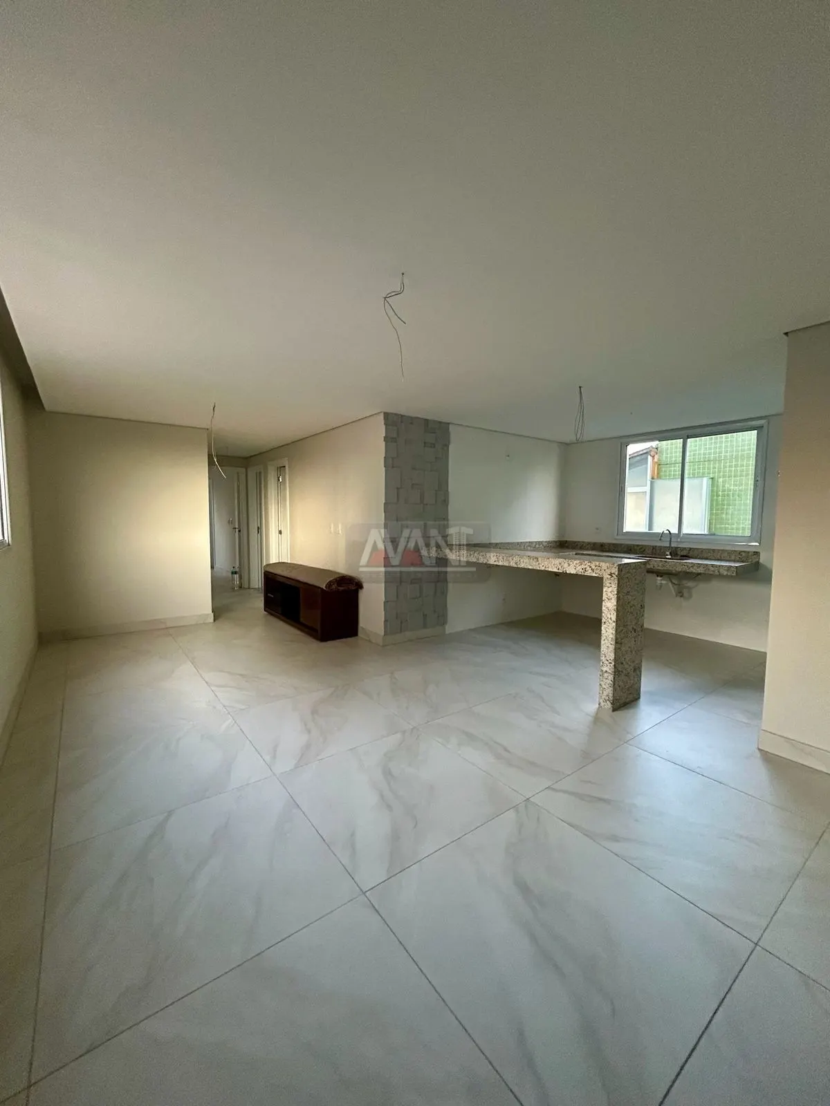 Apartamento com 03 quartos sendo 01 suíte com elevador no Cabral .