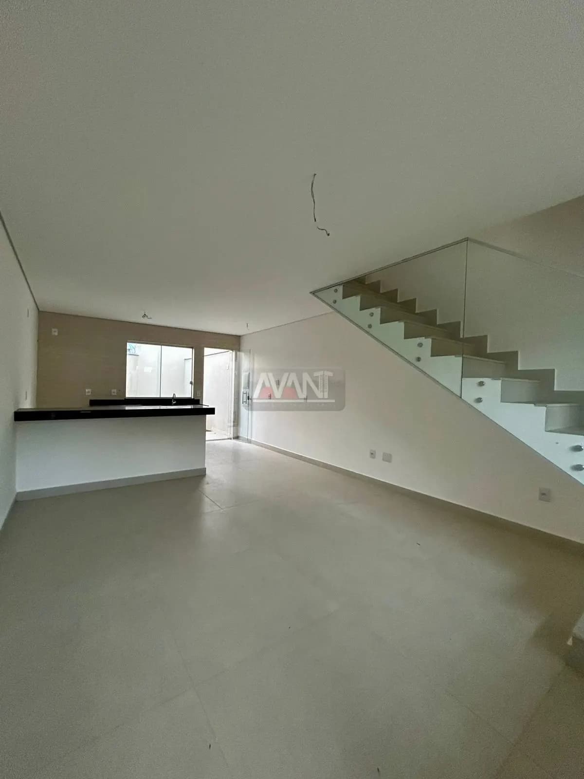Casa com ótimo acabamento , com dois quartos , vaga para dois veículos entrada individual, no Xangrila .